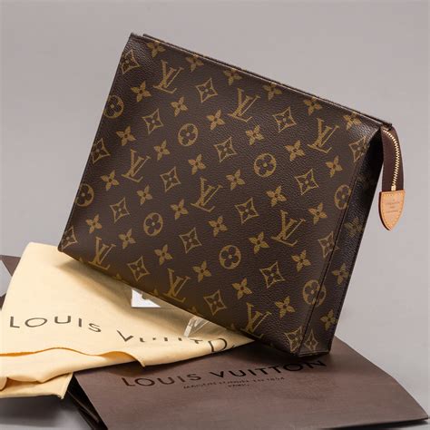 louis vuitton clutch toiletry pouch 26|louis vuitton monogram toiletry pouch 26.